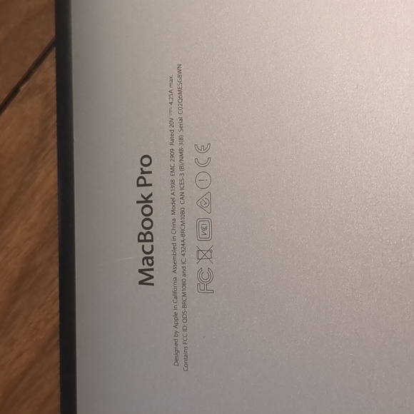 15 inch MacBook pro - Picture 8 of 12